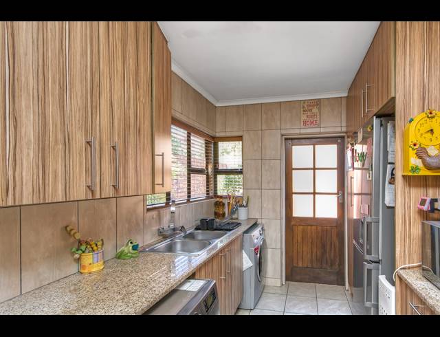 3 BEDROOM HOUSE FOR SALE IN LONEHILL